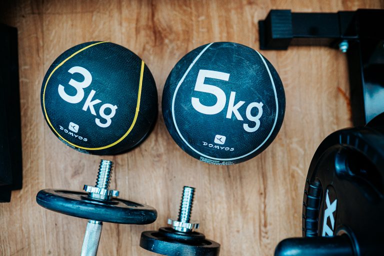 Businessfoto von Medizinbällen einer Physiotherapiepraxis in Rheinnach.