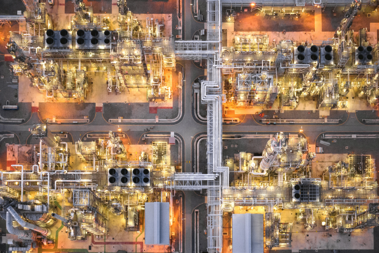 Drohenfoto einer Industrieanlage zwischen Köln und Bonn.